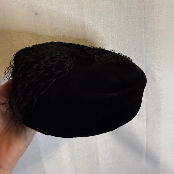 Vintage Women\'s Black Velvet Pillbox Hat w/Decorative Netting main image 5